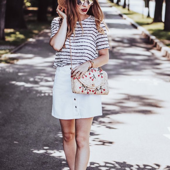 Cherry Straw Cross Body Purse with Chain - Picture 4 of 7